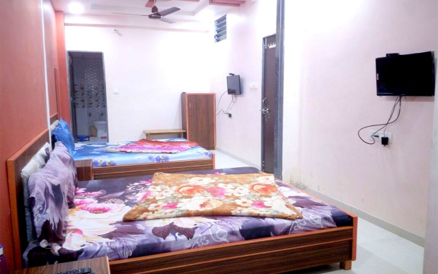 Отель Raj Palace By Sky Stays