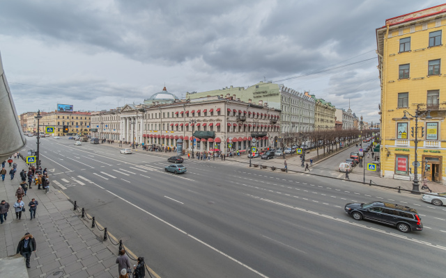 Апартаменты с Видом на Невский