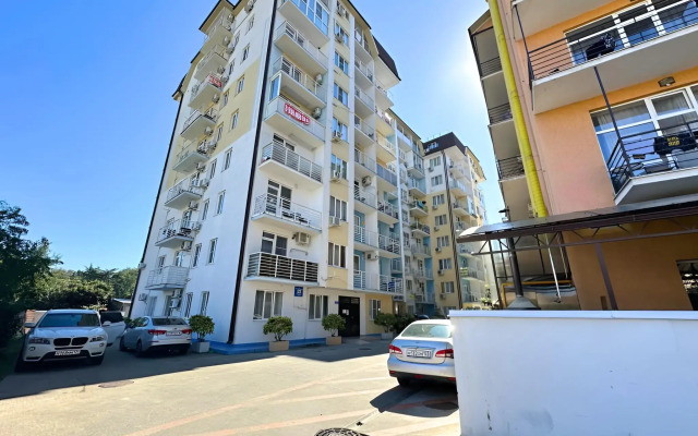 Semejnaya u Morya v Siriuse Flat