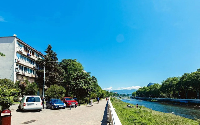 Na Chaykovskogo 6 Flat