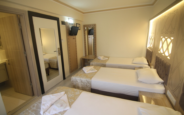 Grand Liza Hotel