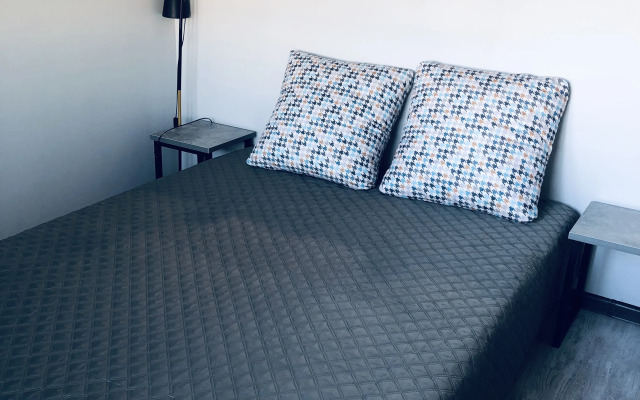 Studiya U Yablonevogo Sada Flat