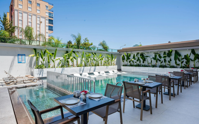 Awen Hotel Lara