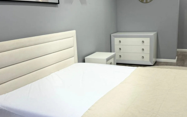 Квартира Огромная квартира с двумя спальнями и детской