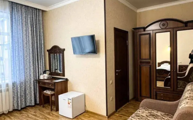 Kavkaz Hotel