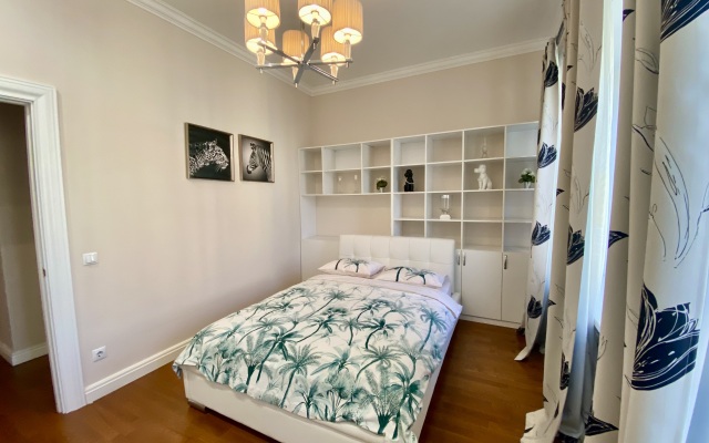 Апартаменты White House на Большой Морской Улице 11