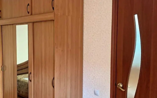 S Basseynom, Verandoy I Sadom Private house