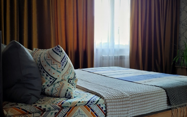 Ryzhiy Kot vozle Parka Apartments