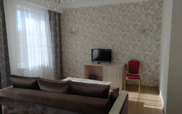 8 Avenyu Hotel