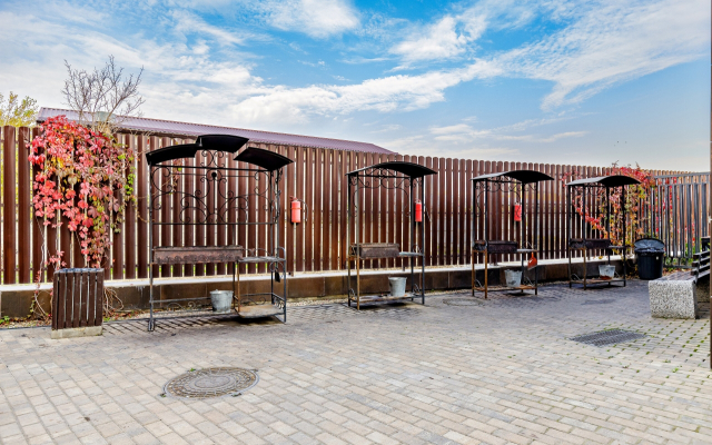 Апартаменты с бассейном и зоной барбекю