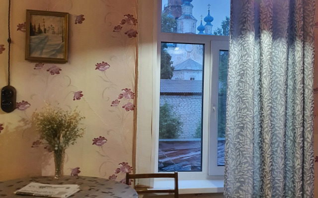 V Starinnom Osobnyake  voskresenskaya - Pamyatnik Provintsialnogo Klassitsizma Flat