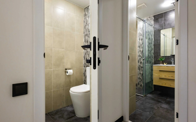 KeyGo #0077, 1 Bedroom, Saryan Street Apartments