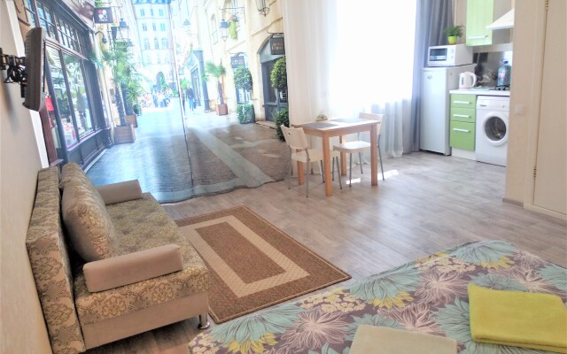 Апартаменты возле площади 1905 года