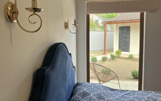 Oasis Apartment Hotel