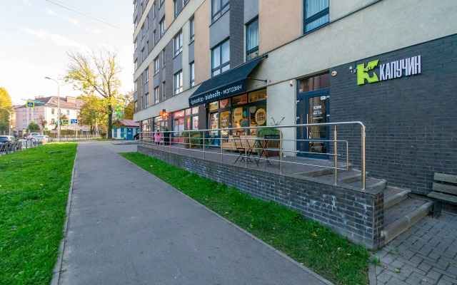 s shikarnym vidom na Verhnee ozero Flat