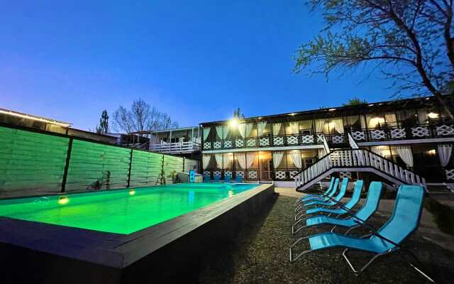 Belaya Derevnya Hotel
