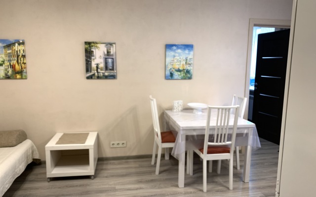 Na Sovetskoj 12 Mirnydom Apartments