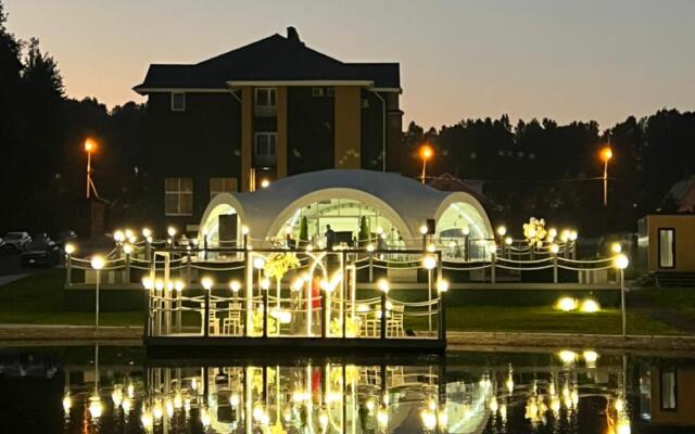 WOLKI & LIPKI Country Hotel