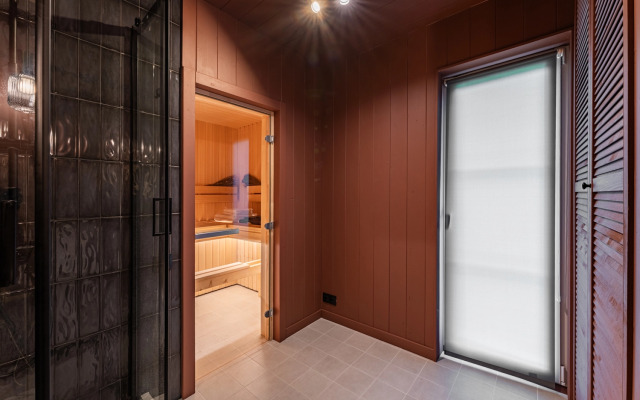 Частный дом с горячим джакузи на террасе