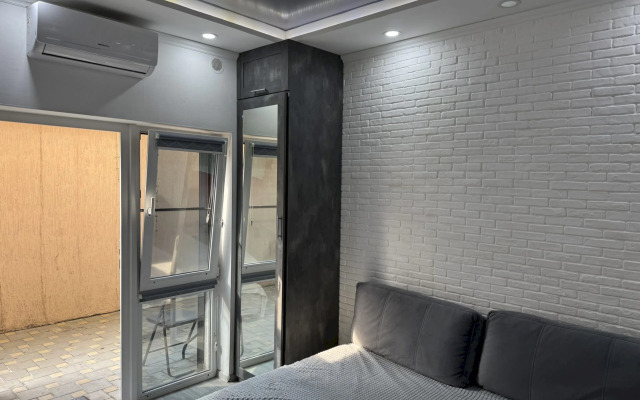 574 S Otdelnym Vkhodom I Mini-Kukhney Zhk Albatros Apartments