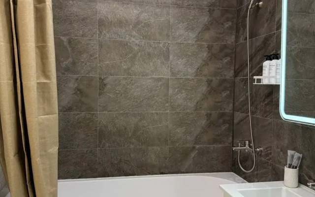 Klacca Lukhury Flat