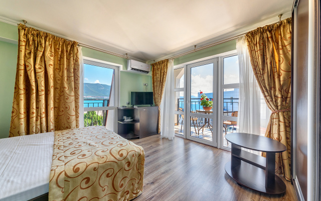 Отель Людмила