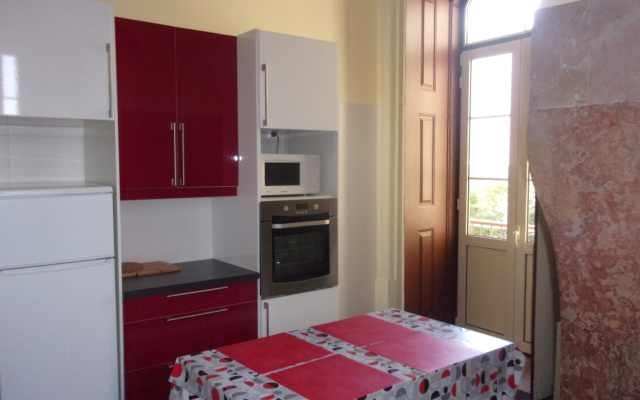 Hostel 402