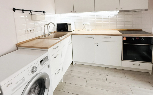 Апартаменты Просторная квартира Новомарьинская