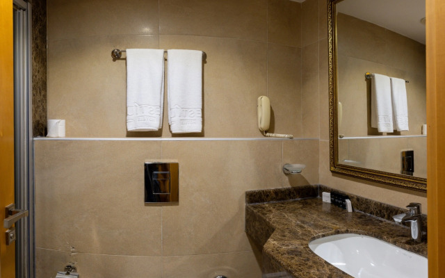 Crestium Hotel Prime Square