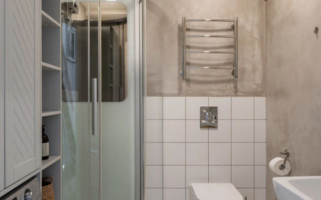 S Mansardoy I Balkonom Na Voznesenskom Prospekte Apartments