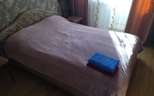 "Welcome Dobro Pozhalovat" Flat