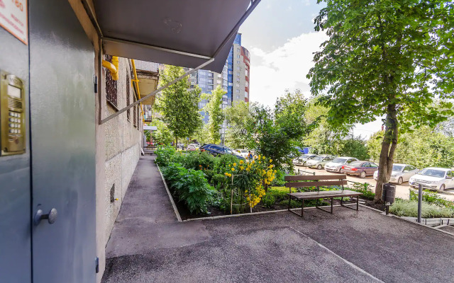 2-Kh Komn. Na Naberezhnoy Apartments