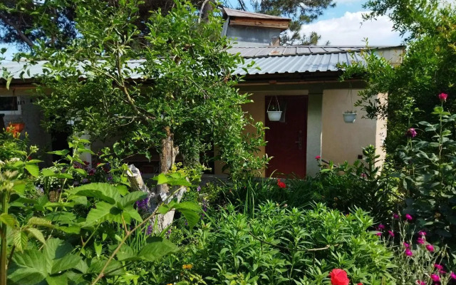 Na Izobilnoy 19V Private House