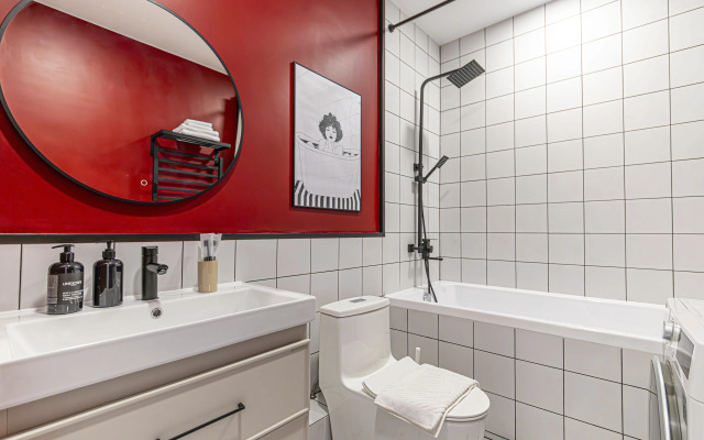 U metro Ladozhskaya Flat