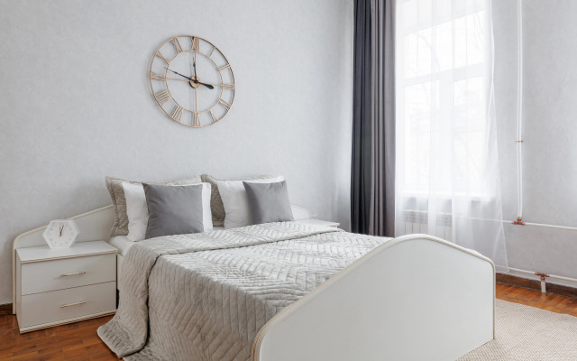 Апартаменты 3 спальни на Мойке