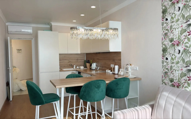 Dvuhkomnatnye MorskayaSimfonya-2 lyuks s panoramoy na more basseynom Apartments