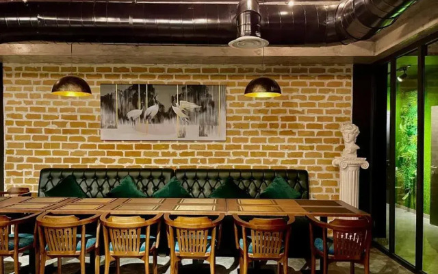 Отель Alpha Plaza