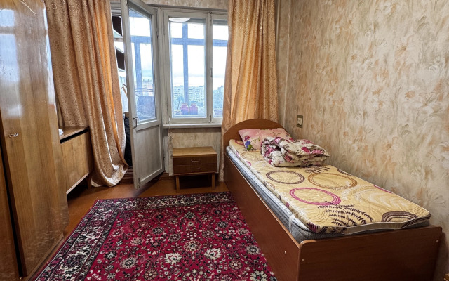 Tryokhkomnatnaya Na Lunacharskogo 48 Flat