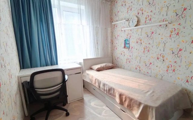 Chetyrekhkomnatnaya na Talnakhskoy 17 Flat