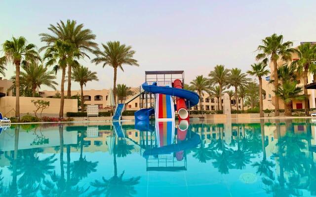 Ivy Cyrene Island Aqua Park Resort