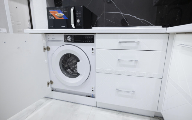 U Aeroporta Luks Apartaments