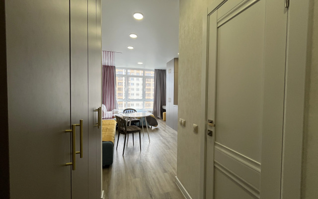 Unique Apart Listva v elitnom ZhK ryadom so Znamenskim Soborom i Gubernatorskoy kadetskoy shkoloy MChS na Michurina 58/1 Apartments