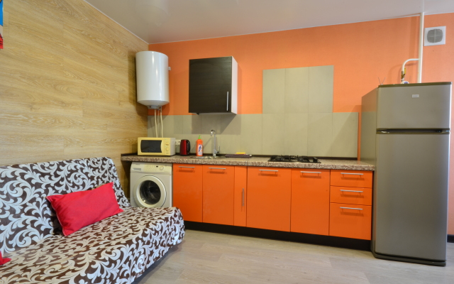 Na Naberezhnoy Na 9 Chelovek Flat