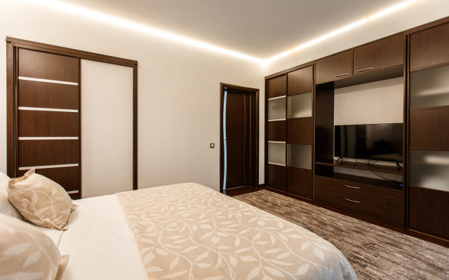 Апартаменты Трехкомнатные на Светлане