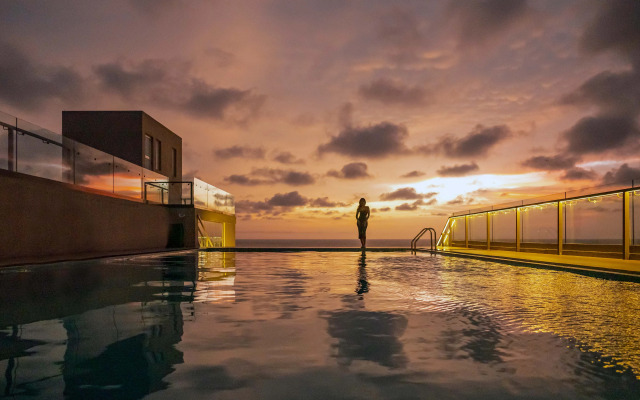 Corundum Breeze Negombo Hotel