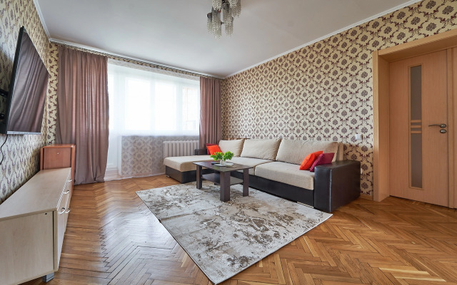 Bolshaya 3-Ka (78 Kv. M) Vozle Vodokhranilischa Flat