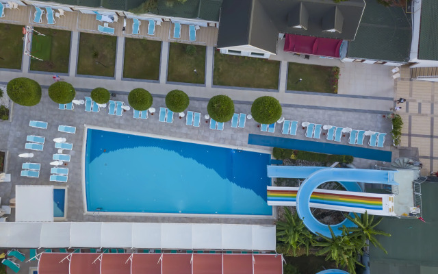 Armas Beach Hotel