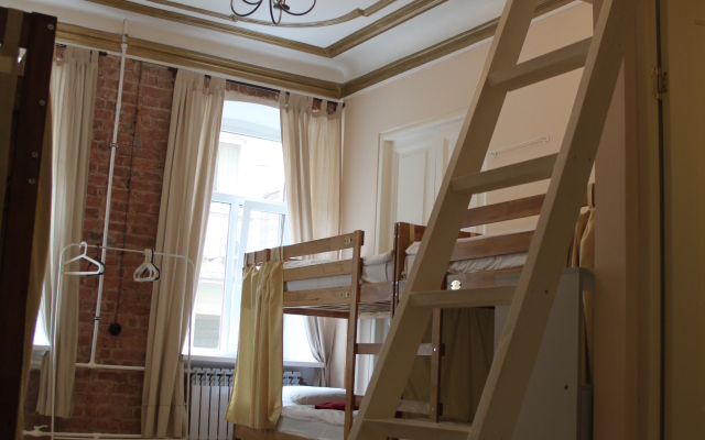 Old Flat Na Sovetskoy Hostel