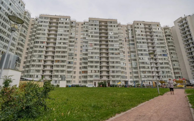 Na Soyuznom Prospekte, 4 Flat