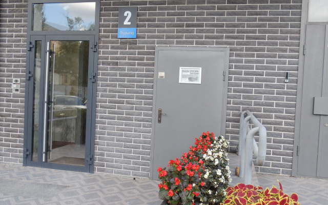 Umnaya S Alisoy Na Tsvetnike Flat